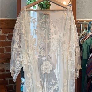 The most gorg lace duster of all time